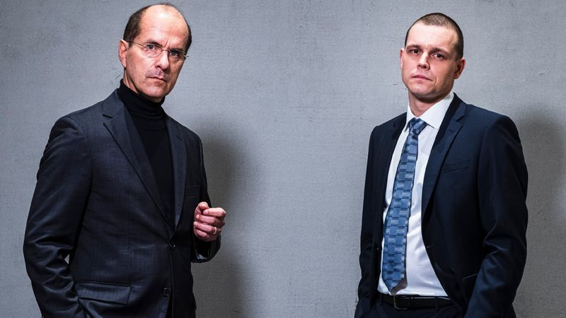 Sie sind die Hauptdarsteller des TVNOW-Doku-Dramas "Der große Fake - Die Wirecard Story": Christoph Maria Herbst (links) als Wirecard-Chef Markus Braun und Franz Hartwig als Jan Marsalek. 