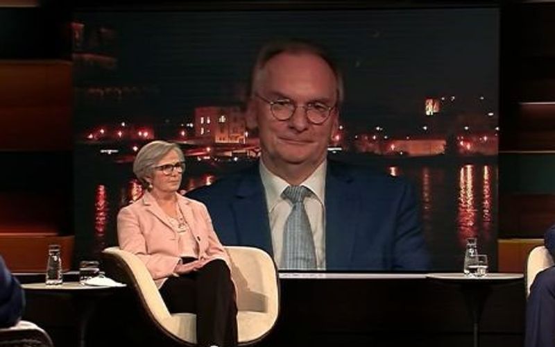 Sachsen-Anhalts Ministerpräsident Reiner Haseloff war Mittelpunkt einer hitzigen Diskussion in der letzten Ausgabe der ZDF-Talksendung "Markus Lanz".