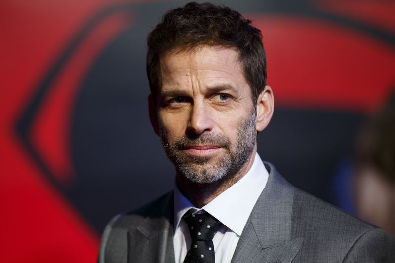 Zack Snyder gilt als Hollywoods Experte für Comic-Verfilmungen. Wobei Snyder immer wieder spaltet. Etwa mit dem Historiengemetzel "300", dem nicht nur historische Ungenauigkeit vorgeworfen wurde, sondern auch die negative Darstellung der persischen Kultur. Und dann ist da noch "Batman v Superman: Dawn of Justice" - von Fans wahlweise als Kult verehrt oder als Schrott geschmäht.