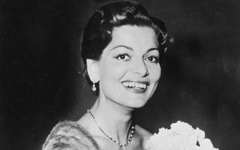 Wie Lys Assia (1924-2018) auf ihren Auftritt beim ersten Eurovision Song Contest 1956 in Lugano zurückblickte? "Es hat Spaß gemacht - ich habe gewonnen!" - Die Schweizer Sängerin gewann die Premiere mit dem Titel "Refrain".