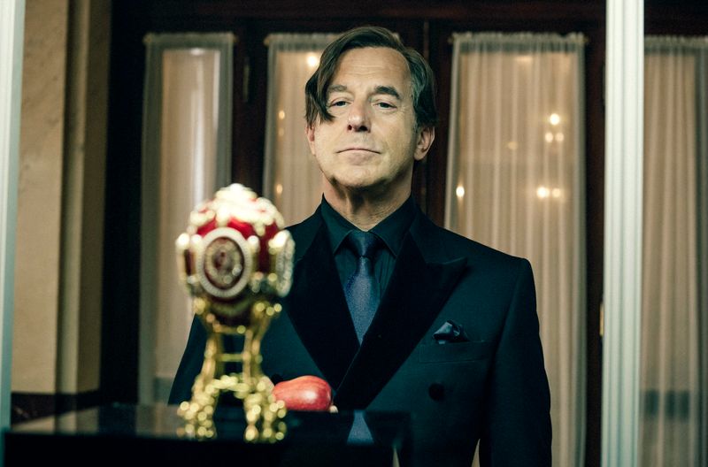 Der Kunstliebhaber von Allmen (Heino Ferch) kann einem berühmten Fabergé-Ei nicht widerstehen. Zar Nikolaus soll das Ei einst Tolstoi geschenkt haben.