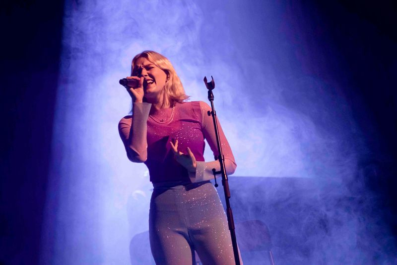 Die norwegische Sängerin Astrid S. spielt das neue Aschenbrödel.
