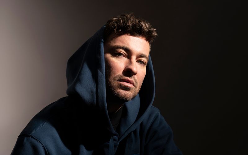 Gutes Omen für Teil III, der jetzt erscheint? Mit dem Album "Zum Glück in die Zukunft II" landete Marteria 2014 seine erste Nummer eins, seitdem landete jede weitere seiner Platten weit oben in der Hitparade - zuletzt auch wieder "5. Dimension" (2021, Platz vier). Zwischendurch schlüpft Marteria immer wieder in seine Rolle als Marsimoto - ein grüner Dauerkiffer. Das bislang letzte Marsimoto-Album "Keine Intelligenz" landete 2024 auf Platz drei in den Charts.