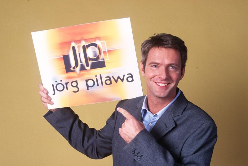 Sein erster großer TV-Erfolg: Als Moderator seiner eigenen SAT.1-Talkshow wurde Jörg Pilawa einem größeren Publikum bekannt, bevor er - neben Günther Jauch - zu Deutschlands beliebtestem Quizmaster avancierte. Am 7. September wird der Showmaster 60, aus diesem Anlass präsentieren wir Fakten und Anekdoten über den gebürtigen Hamburger, die Sie (wahrscheinlich) noch nicht kannten ...
