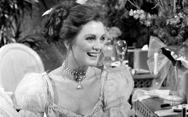 Eine ihrer ersten größeren Rollen hatte Julianne Moore von 1985 bis 1988 in der Soap "As The World Turns" (deutscher Titel: "Jung und leidenschaftlich - Wie das Leben so spielt").