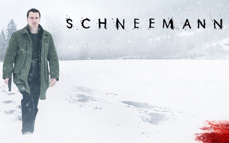 In Oslo und den verschneiten Wäldern Norwegens fahndet der einzelgängerische Kriminalbeamte Harry Hole (Michael Fassbender) nach einem Serienkiller mit Schneemann-Symbolik.