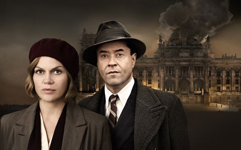 Historische Montage in "Nacht über Berlin": Anna Loos und Jan Josef Liefers spielen die Barsängerin Henny Dallgow und den jüdischen Arzt Albert Goldmann, die sich im Berlin der frühen 30er-Jahre ineinander verlieben.