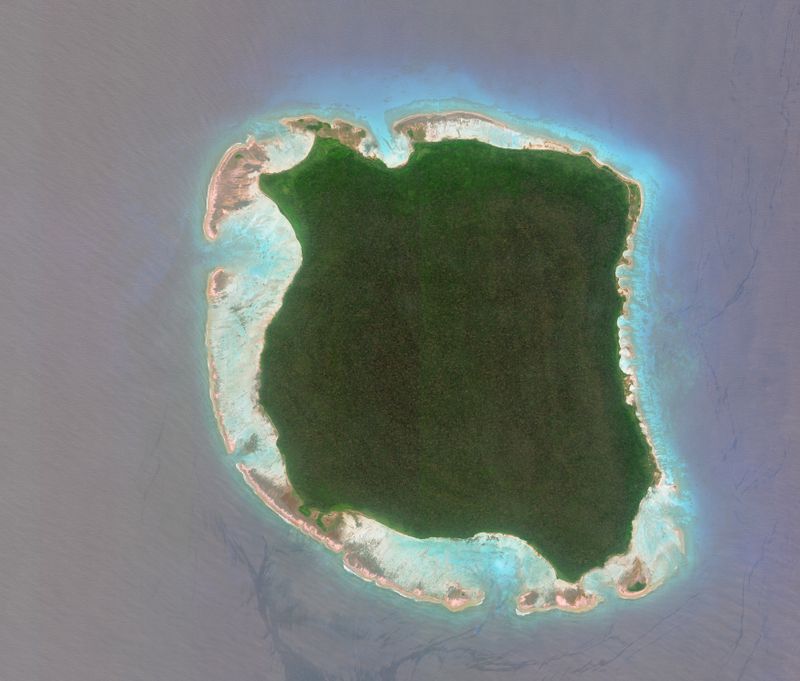 North Sentinel Island ist nur knapp 60 Quadratkilometer groß, aber dennoch richtig gefährlich - sogar lebensgefährlich. Denn die rund 50 Sentinelesen, die auf der Insel leben, verjagen oder töten Menschen, die es wagen, ihr Reich zu betreten. Dies geschah zuletzt 2018, als der US-Amerikaner und Missionar John Allen Chau nach Warnungen mit Pfeilen getötet wurde. 