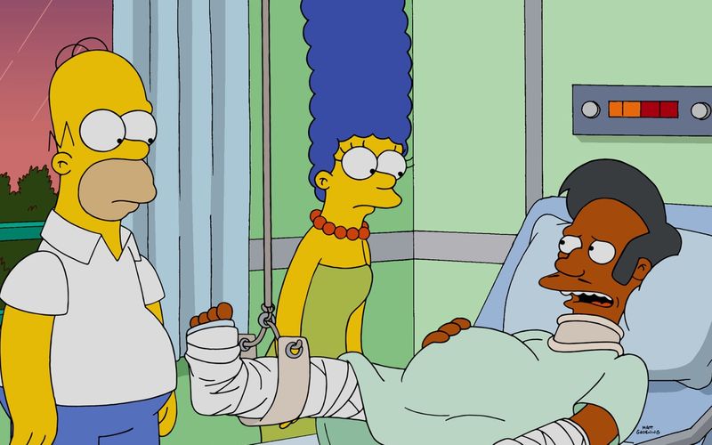 In Springfield ist Apu (rechts) Besitzer des "Kwik-E-Markts", in dem auch Homer und Marge gelegentlich einkaufen. Mit einer Doku über die Problematik der indischstämmigen Figur begann ein Umdenken in der Serie. Aktuell laufen "Die Simpsons" täglich am ProSieben-Vorabend in Doppelfolgen ab 18.10 Uhr. 