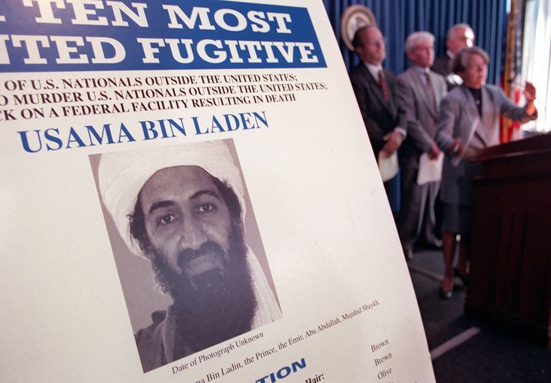 Vor zehn Jahren, am 2. Mai 2011, wurde Osama bin Laden von US-Soldaten erschossen. Über Jahre stand der Drahtzieher hinter den Terroranschlägen vom 11. September auf der Liste der "FBI Ten Most Wanted Fugitives". Wir zeigen Ihnen die bekanntesten Männer und Frauen, die das FBI auf seine berühmt-berüchtigte Fahndungsliste gesetzt hat.