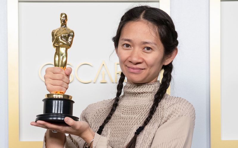 Bislang ging der Regie-Oscar erst an zwei Frauen - zuletzt an die in Peking geborene Chloé Zhao, die 2021 für "Nomadland" außerdem für den besten Film geehrt wurde. All die anderen tollen Frauen, die große Filme gedreht haben, wurden von der Oscar-Academy allerdings übergangen ...