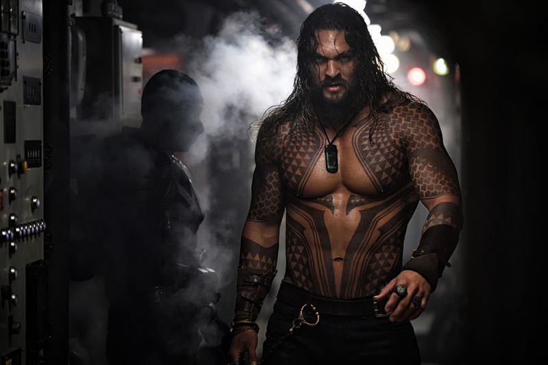 Aquaman (Jason Momoa) ist ein hervorragender Kämpfer und Draufgänger, am Thron hat er zunächst wenig Interesse.