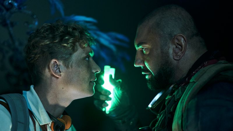 Matthias Schweighöfer (links) und Dave Bautista bekommen es in "Army of the Dead" mit Zombies zu tun.