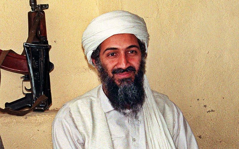 Über Jahre war er der meistgesuchte Mann des Planeten: Osama bin Laden, aus Saudi-Arabien stammender Terrorist. Bin Laden gründete die Terrororganisation al-Qaida, galt als Verantwortlicher der Terroranschläge auf die Botschaften der Vereinigten Staaten in Daressalam und Nairobi 1998 und des Terrorangriffs vom 11. September 2001.