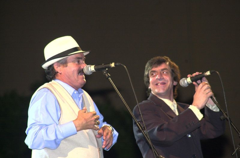 Der spanische Komiker Juan Joya Borja (links), auf der Bühne bekannt als El Risitas, starb am Mittwoch in einem Krankenhaus in Sevilla.