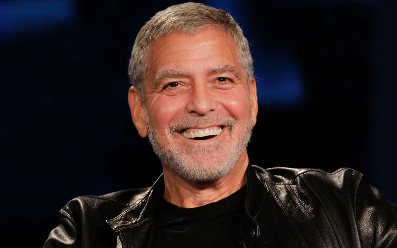 Angegraut ist er zwar schon länger, die 60 macht er aber erst am 6. Mai voll: George Clooney sich über die Jahre einen jugendlichen Charme bewahrt.