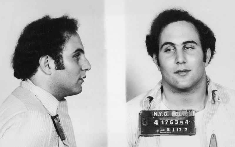 Der Serienmörder David Berkowitz trieb in den 1970er-Jahren sein Unwesen - wie die True-Crime-Serie "The Sons of Sam: Ein Abstieg in die Dunkelheit" ab 5. Mai bei Netflix rekapituliert.