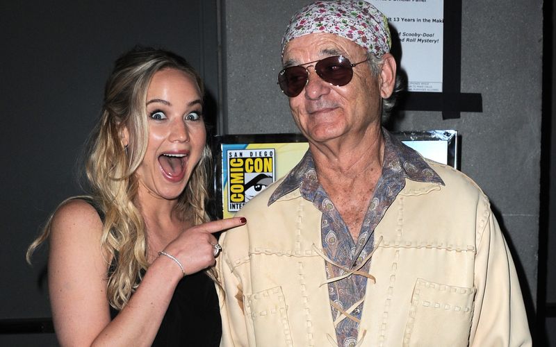 Echte Fanliebe: Sie habe Bill Murray (Bild) betrunken Nachrichten geschrieben, erzählte Jennifer Lawrence "Entertainment Tonight" über ihr Idol. Als sie ihn dann 2015 bei der Comic-Con in San Diego traf, flippte sie sichtlich aus. Sie ist nicht die einzige Prominente, die ihre Begeisterung über andere Stars überdeutlich zeigte ...