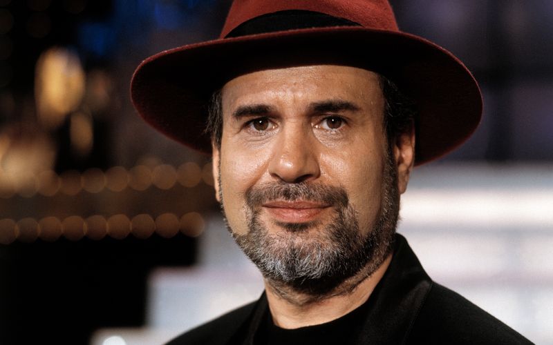 Er feierte über Jahrzehnte Erfolge im Schlager und ging doch immer seinen ganz eigenen Weg - mit oder ohne Hut: Drafi Deutscher wäre am 9. Mai 80 Jahre alt geworden. Die Galerie erinnert an eine deutsche Musik-Ikone, die viele Hits produzierte und ebensoviele Schlagzeilen.