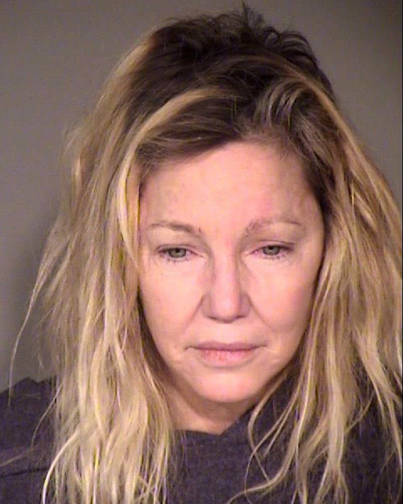 Heather Locklear kämpft seit Jahren mit Suchtproblemen und landete 2018 einmal mehr vor dem Haftrichter: Der Ex-"Melrose Place"-Star wurde wegen des Verdachts auf häusliche Gewalt und eines Angriffs auf Polizeibeamten festgenommen, musste letztlich aber "nur" zu einem einmonatigen Aufenthalt in einer psychiatrischen Klinik verurteilt. 