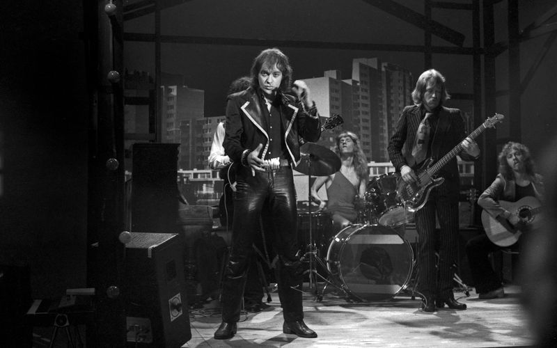 Udo Lindenberg? "Ein sehr guter Jazz-Schlagzeuger", hätte man in den späten 60-ern noch gesagt. Lindenberg arbeitete als Drummer mit einigen Szene-Größen (unter anderem auch Klaus Doldinger), fokussierte sich dann aber ab den frühen 70-ern auf die Karriere als Rocksänger.
