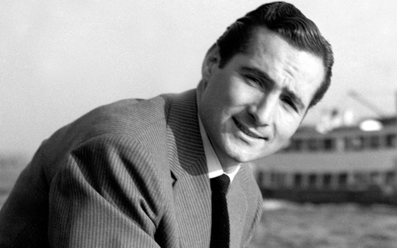 Freddy Quinn vertrat Deutschland beim allerersten Song Contest 1956 in Lugano. Die Premiere war von Skandalen geprägt: Unter den sieben Teilnehmerländern war Luxemburg das einzige, das zwar eine Teilnehmerin entsandte, aber den Platz ihres Jurymitglieds unbesetzt ließ.