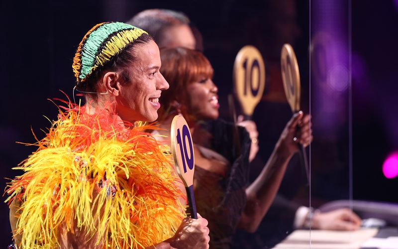Schauspielschule, ein Studium der feinen Künste oder vielleicht in Literatur - das steht in den meisten Schauspielern im Lebenslauf. Doch manche Stars schlugen ursprünglich völlig andere akademische Karrieren ein. Was "Let's Dance"-Paradiesvogel Jorge González (links) studiert hat, welcher Action-Star vermutlich schlauer ist als Sie und wer die Anwälte unseres Vertrauens sind, erfahren Sie hier. 