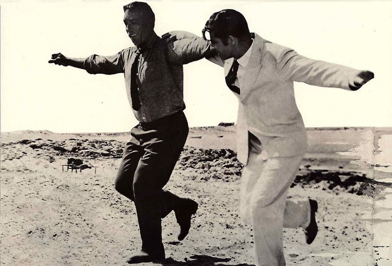 Eins, zwei, sorgenfrei: Tanzend, singend und blühend kannte man Anthony Quinn (links) nicht nur aus "Alexis Sorbas" (1964).