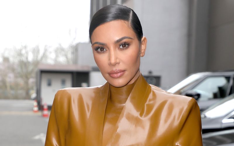 In der Spiele-App "Kim Kardashian: Hollywood" führt Kim Kardashian den Spieler auf der Karriereleiter bis zum A-Promi. Doch nun sorgte ein Level um die Royals für Ärger.