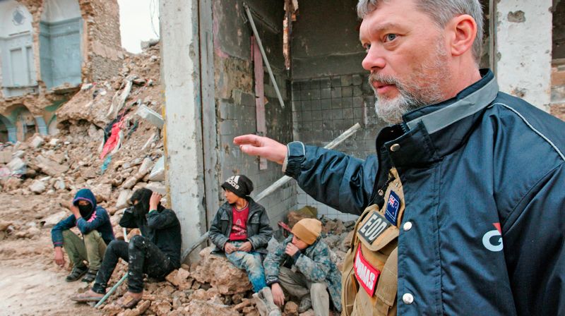 Der Film begleitet John Smith, Teamleiter UN-Antiminenservice, beim Räumen des zerstörten Mossuls.