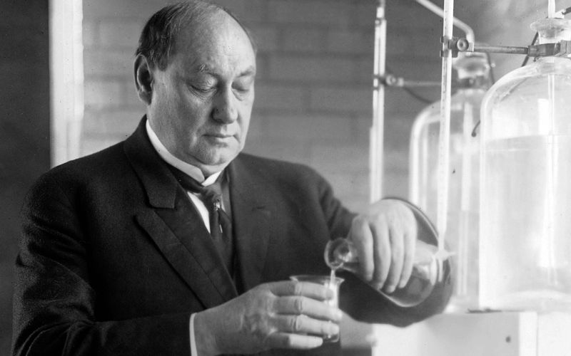 Pionier des Verbraucherschutzes: Nach fast 30 Jahren als führender Lebensmittelchemiker der Vereinigten Staaten wurde Harvey Wiley 1911 durch Intrigen aus dem Amt gedrängt. Doch er kämpfte weiter für sein Ziel, gesunde Lebensmittel.