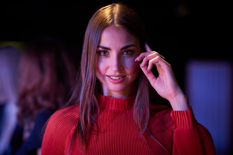 Ekaterina Leonova ließ sich ihr Muttermal an der rechten Wange entfernen.