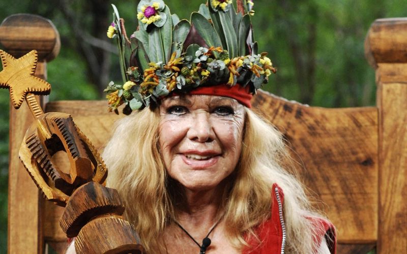 Bei "Ich bin ein Star - Holt mich hier raus!" wurden bereits 18 Siegerinnen und Sieger gekürt. Was hat der Erfolg den "Dschungelkönigen" gebracht? Im Falle der jetzt im Alter von 94 Jahren verstorbenen Ingrid van Bergen machte sich die Schauspielerin im höheren Alter noch einmal einen Namen. Wie es den anderen Gewinnerinnen und Gewinnern erging, zeigt die Galerie ...