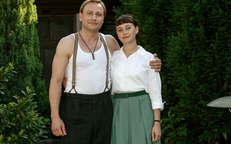 Max Riemelt und Mercedes Müller übernehmen zwei der Hauptrollen in der neuen Mini-Serie "Bonn".