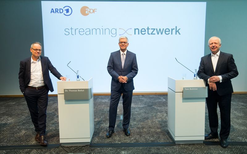 Die Mediatheken von ARD und ZDF verschmelzen zwar nicht optisch, aber inhaltlich. Die öffentlich-rechtlichen Sender machen in Zukunft gemeinsame digitale Sache. SWR-Intendant Kai Gniffke, ZDF-Intendant Thomas Bellut und der ARD-VorsitzendeTom Buhrow (von links) stellten das Konzept am Montag in Mainz vor.