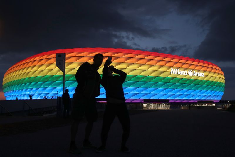 Am 11. Juli 2020 erleuchtete die Münchner Allianz Arena anlässlich des Christopher Street Days in Regenbogenfarben. Bei der EM hat die UEFA diese Beleuchtung nun untersagt.