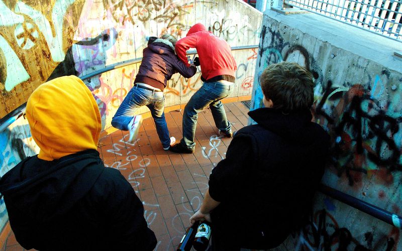Wenn unter Teenagern die Fäuste sprechen: Die Doku "Außer Kontrolle - Jugendgewalt in Deutschland" (ZDFmediathek) beleuchtet diverse Aspekte von Jugendgewalt.