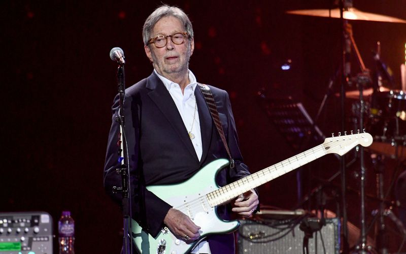 Eric Clapton hat in einem Statement mitgeteilt, keine Konzerte in Hallen spielen zu wollen, die einen Impfnachweis vom Publikum einfordern.