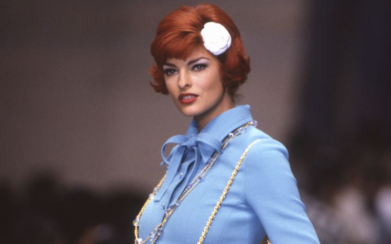 Sie war nicht nur eine der anmutigsten Erscheinungen im Model-Business der 90-er, sondern auch die wohl wandelbarste: Linda Evangelista, Kanadierin mit italienischen Wurzeln, erhielt darob den ehrenvollen Spitznamen "Chamäleon". Überdies verdanken wir ihr das schönste Bonmot der Supermodel-Ära: "Für weniger als 10.000 Dollar am Tag stehen wir gar nicht erst auf."