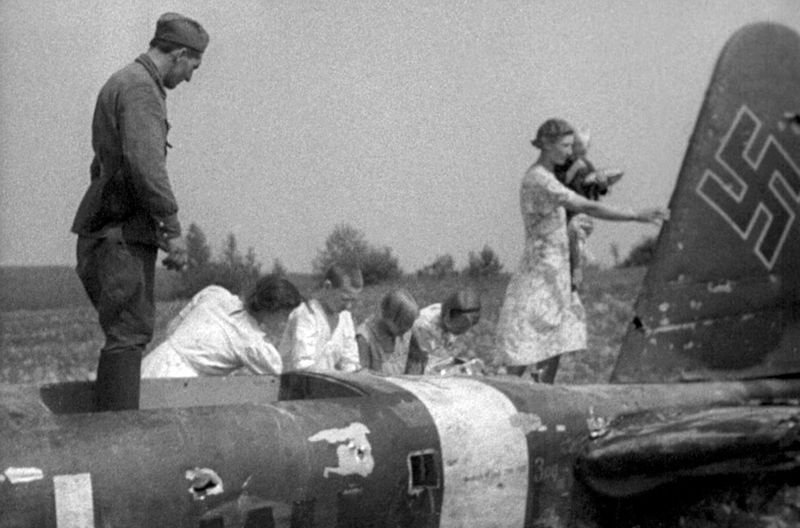 Abgeschossenes deutsches Flugzeug, August 1941: Am 22. Juni 2021 jährte sich zum 80. Mal der Überfall der deutschen Wehrmacht auf die Sowjetunion.