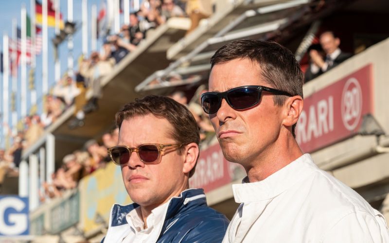 Carroll Shelby (Matt Damon, links) und Ken Miles (Christian Bale) beim Rennen von Le Mans: Die härtesten 24 Stunden ihres Lebens beginnen.