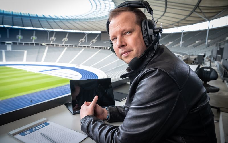 Sky-Mann Wolff-Christoph Fuss schickt seine Fußball-Leidenschaft jetzt auch bei SAT.1 über den Äther. Dem Sender sei es gelungen, "den besten Fußball-Kommentator Deutschlands zu verpflichten", schwärmte "ran"-Sportchef Alexander Rösner bei der Bekanntgabe der Personalie.