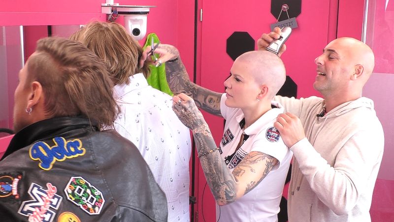 SWYRL - Alles für eine Party: Glatzen-Alarm bei "Promi Big Brother"!