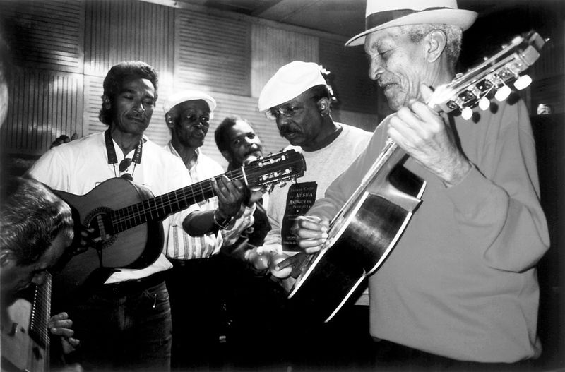Über den "Buena Vista Social Club" verliebte sich in den späten 90-ern die ganze Welt in traditionelle kubanische Musik. 25 Jahre nach dem Originalalbum erscheint nun eine Jubiläums-Edition.