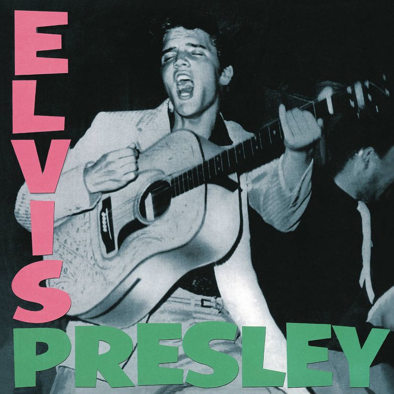 Elvis Presleys selbstbetiteltes Debütalbum von 1956 ist an sich natürlich ein Stück Musikgeschichte, doch nicht nur die Songs (etwa "Blue Suede Shoes") hinterließen Spuren, sondern auch das eigenwillige Artwork. Die pinken und grünen Lettern zum "Elvis Presley"-Album wurden später vielfach von anderen Künstlern als Schablone wiederverwendet.