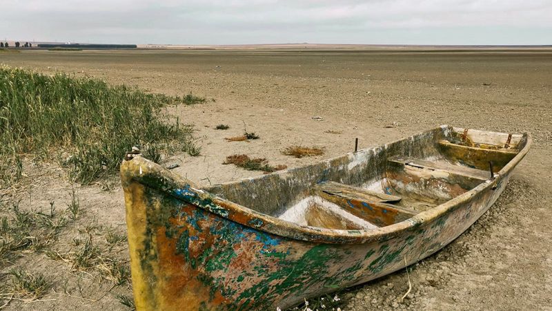 Rumänien ist in Europa besonders stark von der Dürre betroffen. Ackerland wurde zur Staubwüste, Gewässer wie der Nuntasi-See sind so gut wie ausgetrocknet.