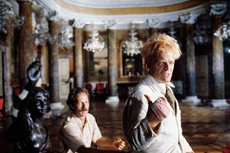 Beim Dreh von "Fitzcarraldo": Der Regisseur Werner Herzog (links) und sein "liebster Feind" Klaus Kinski lebten in einer gefährlichen Symbiose.