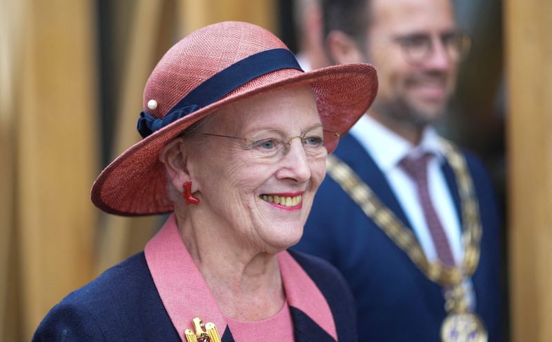Seit 1972 ist Königin Margrethe II. die amtierende Regentin von Dänemark. Ihr Mann, Prinz Henrik von Dänemark, verstarb 2018, nachdem er sich bereits 2016, ein Jahr nach der Goldenen Hochzeit des Paares, von seinen Aufgaben zurückzog und auch seinen Titel "Prinzgemahl" ablegte. 