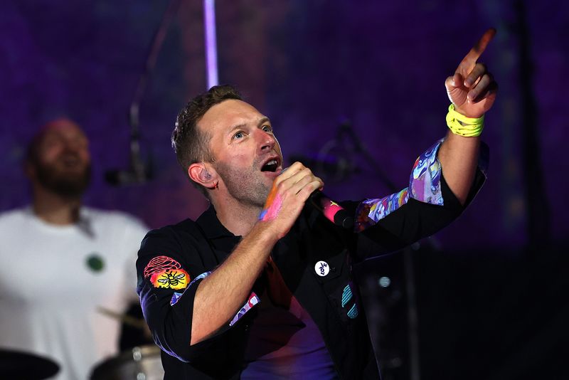 "Look at the stars ...": Coldplay-Sänger Chris Martin und seine Band präsentierten ihre neues Album "Music Of The Spheres" bei einer Show in London.
