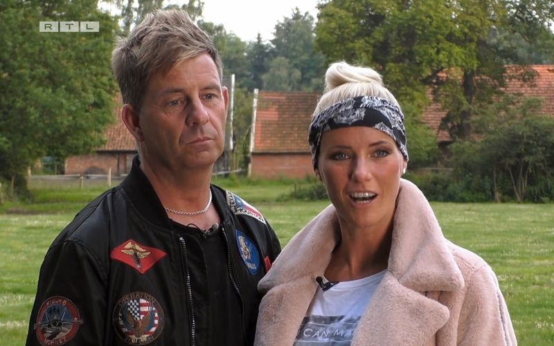 Partysänger Almklausi und Frau Maritta haben es sich mit den anderen verscherzt - sie müssen das "Sommerhaus der Stars" verlassen.